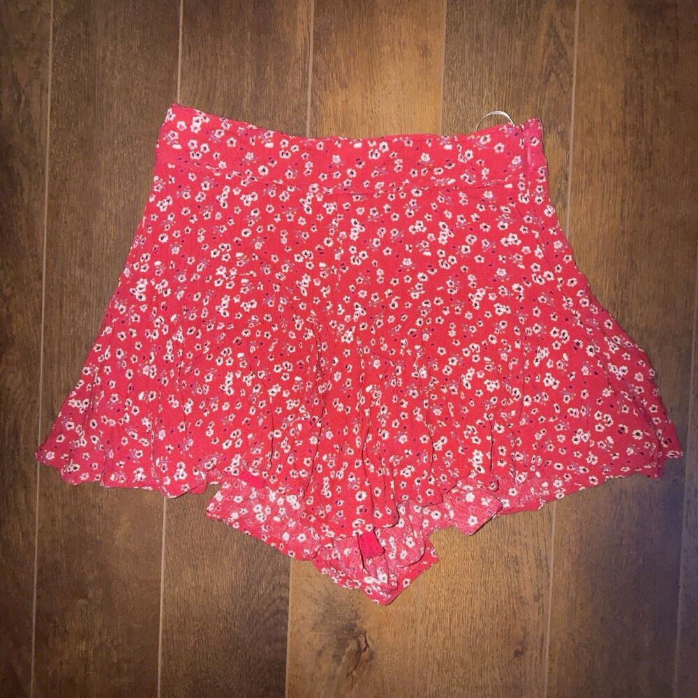 Princess Polly Red Floral Mini Shorts Women's Size 0 Flowy Girly Cutesy
